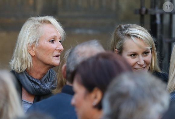 Marion Maréchal-Le Pen et sa mère Yann Le Pen aux obsèques de Roger Auque en l'église Saint-Germain-des-Près à Paris le 12 septembre 2014.