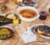 Le cadre, au bord de la Seine, donne vraiment l'impression d'être en vacances.

Alexy Algar-Denos, finaliste de "Top Chef", propose sa cuisine au restaurant éphémère Cramat'.