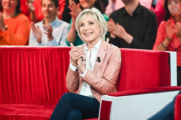 Exclusif - Evelyne Dheliat - Enregistrement de l'émission "Vivement dimanche" au studio Gabriel, présentée par M.Drucker, et diffusée sur France 3 le 15 juin 2025.
© Guillaume Gaffiot / Bestimage