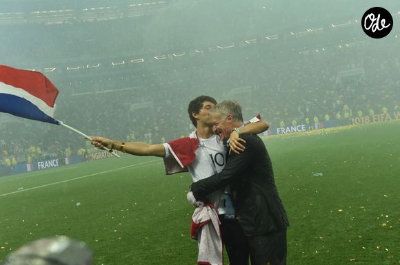 L'occasion pour son fils Dylan de lui rendre hommage

Le sélectionneur français Didier Deschamps célèbre sa victoire avec son fils Dylan après la victoire 4-2 de la France face à la Croatie en finale de la Coupe du monde de football 2018, au stade des Luzhniki à Moscou, en Russie, le 15 juillet 2018. Photo de Lionel Hahn/ABACAPRESS.COM