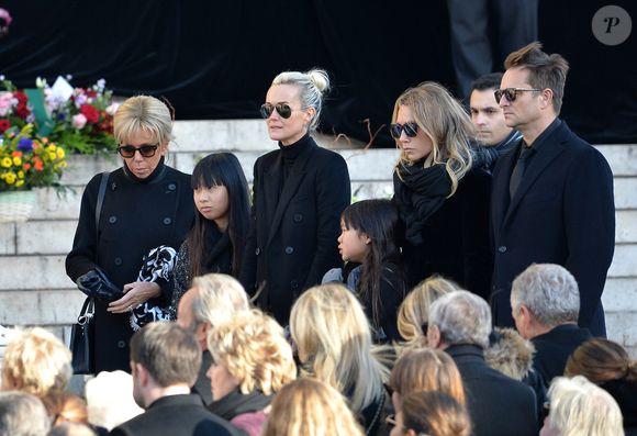 Brigitte Macron, Laeticia Hallyday et ses filles Joy et Jade, Laura Smet, David Hallyday - Arrivées des personnalités en l'église de La Madeleine pour les obsèques de Johnny Hallyday à Paris le 8 decembre 2017. © Veeren/Bestimage