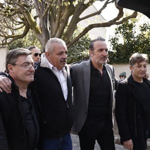 C'est également lui qui a choisi de le prénommer Mokayyy, en référence à un personnage créé par Bruno Salomone.
James Huth, réalisateur du film “Brice de Nice” , Manu Joucla, Eric Collado, Jean Dujardin, Eric Massot - Sorties des obsèques de Bruno Salomone en l'église Sainte-Anne de Polangis de Joinville-le-Pont (Val-de-Marne) le 23 mars 2026.
© Cyril Moreau - Dominique Jacovides / Bestimage