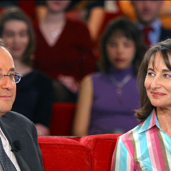L'ancien chef de l'Etat et sa compagne se sont rencontrés sur les bancs de l'ENA.

François Hollande et Ségolène Royal lors de l'enregistrement de l'émission "Vivement Dimanche" de Michel Drucker. Le 26 mars 2003. © Jean-Jacques Datchary/ABACA. Paris-France
