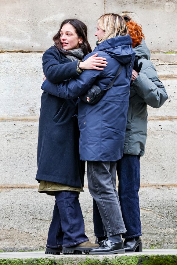 Gabrièle Laborde, une des filles de la défunte - Arrivées aux obsèques de C.Laborde en l’église Saint-Roch à Paris, le 6 février 2025. Décédée le 28 janvier 2025 à l'âge de 73 ans, l'ancienne présentatrice météo de TF1 (1988 - 2017) était atteinte de la maladie neurodégénérative à corps de Lewy. 
© Jacovides - Moreau / Bestimage