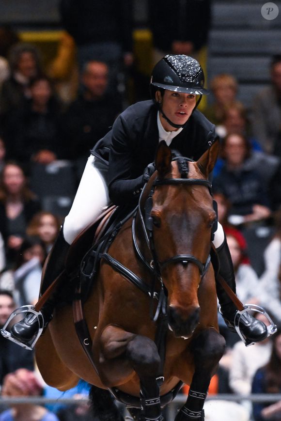 Très douée dans son domaine et faisant également de la compétition, la jeune femme s'est beaucoup rapprochée de sa belle-soeur de l'époque Laure Manaudou...

Fanny Guerdat Skalli au Prix Hermes 2024 au Grand Palais éphémère, Paris, France, le 15 mars 2024. © Federico Pestellini/Panoramic/Bestimage