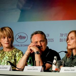 Marina Foïs, Thierry Klifa, Isabelle Huppert - 78ème Festival International du Film de Cannes. Conférence de presse du film La Femme La Plus Riche Du Monde (The Richest Woman In The World), le 19 mai 2025.
© Ivanka Voisin / Pool Cannes / Bestimage 

78th Cannes International Film Festival. Press conference for the film La Femme La Plus Riche Du Monde (The Richest Woman In The World).