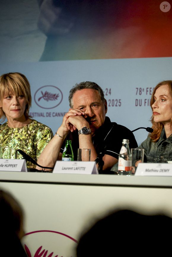 Marina Foïs, Thierry Klifa, Isabelle Huppert - 78ème Festival International du Film de Cannes. Conférence de presse du film La Femme La Plus Riche Du Monde (The Richest Woman In The World), le 19 mai 2025.
© Ivanka Voisin / Pool Cannes / Bestimage 

78th Cannes International Film Festival. Press conference for the film La Femme La Plus Riche Du Monde (The Richest Woman In The World).