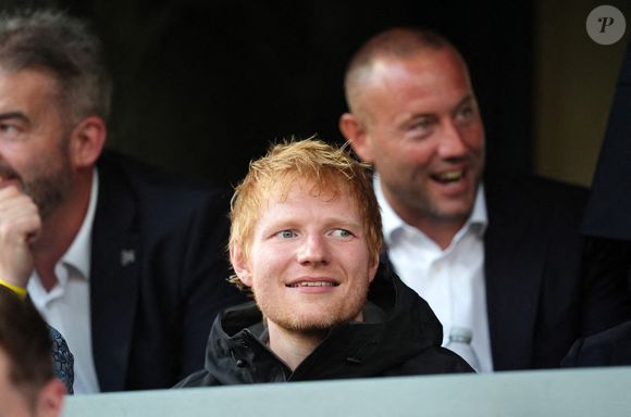 Ed Sheeran, actionnaire et supporter d'Ipswich Town, dans les tribunes avant le match du premier tour de la Carabao Cup au Copperjax Community Stadium, Bromley.  12 août 2025. Photo by John Walton/PA Wire/ABACAPRESS.COM