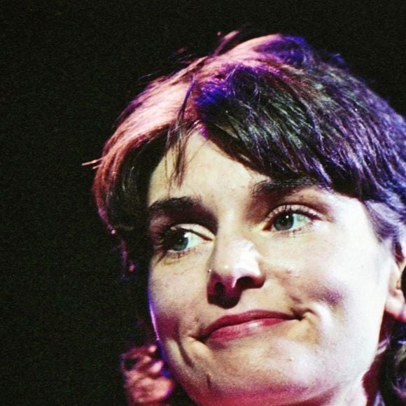 Au cours de sa carrière, l'artiste irlandaise a vendu plus de 6,2 millions d'albums.

Sinéad O'Connor, 1997, Toronto, Ontario, Canada.