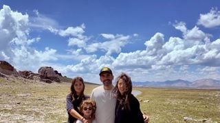 Laurent Ournac s'est lancé dans une grande aventure à plus de 5000 km de la France, accompagné de sa femme Ludivine et ses enfants Léon et Capucine