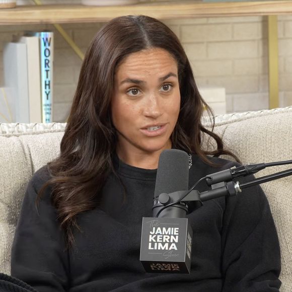 Meghan Markle est sur tous les fronts depuis son retour sur les réseaux sociaux il y a quelques mois. 

Meghan Markle au podcast "The Jamie Kern Lima Show".  @JLPPA / Bestimage