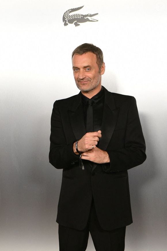 Augustin Trapenard au photocall de la soirée Lacoste X Chien 51 au club Silencio en marge du 78ème Festival International du Film de Cannes, France, le 18 mai 2025. © Romain Doucelin/Bestimage