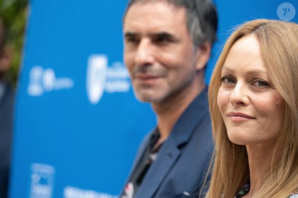 Samuel Benchetrit et Vanessa Paradis assistent au photocall de Cette musique ne joue pour personne lors du 14ème Festival du Film Francophone d'Angoulême, le 28 août 2021 à Angoulême France. Photo par David Niviere/ABACAPRESS.COM