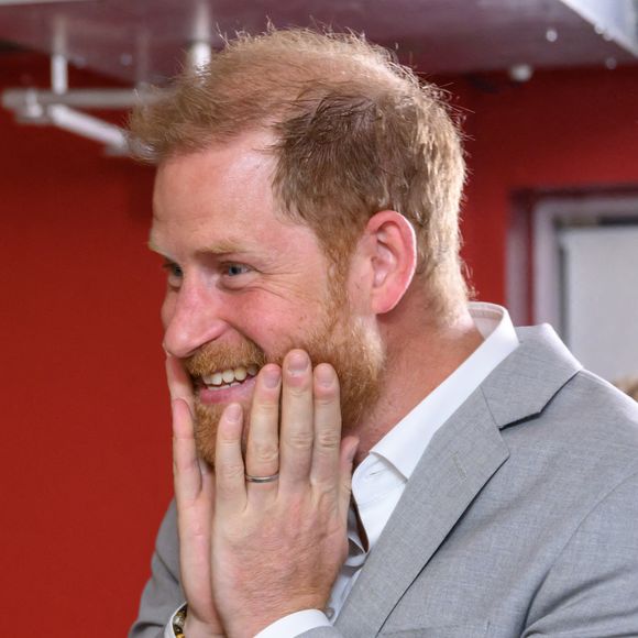 Et elle sait comment rester présente malgré la distance

Le duc de Sussex lors d'une visite au Community Recording Studio (CRS) à Nottingham, à l'occasion de l'annonce d'un don substantiel à l'association Children in Need pour l'aider à lutter contre la violence dont sont victimes les jeunes.  9 septembre 2025.  © PA Photos/ABACA