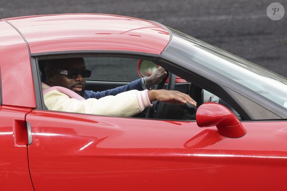 Le chanteur a été interpellé mercredi dernier par les douanes, à la sortie de l'avion, à son arrivée à l'aéroport de Roissy-Charles-de-Gaulle

Show de de Gims lors du 105ème Prix d'Amérique à l'Hippodrome de Vincennes le 25 janvier 2026. © Michael Baucher/PsnewZ/Bestimage