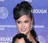 Sur sa terrasse baignée de soleil, la star a pris la pose sur un gigantesque canapé outdoor, une pièce de créateur très prisée.

Salma Hayek - Photocall de la 12éme cérémonie de remise des prix Breakthrough à Los Angeles le 18 février 2026.