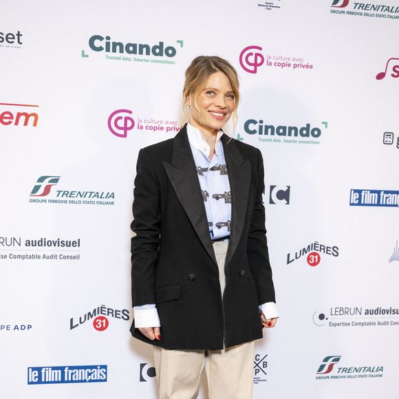 Mélanie Thierry au photocall de la Cérémonie des Lumières à l'Institut du monde arabe à Paris le 18 janvier 2026.

© Perusseau / Sarkissian / Bestimage
