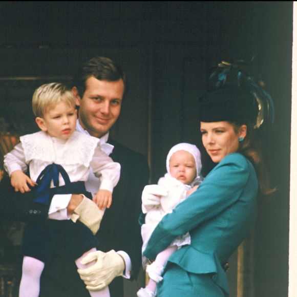 Andrea Casiraghi, Stefano Casiraghi, Charlotte Casiraghi et la princesse Caroline de Monaco lors de la Fête nationale monégasque, à Monaco, le 19 novembre 1986. Crédit photo : Aslan / Bestimage.