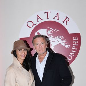 Mais lorsque le tumulte parisien se fait trop pressant, Franck Dubosc et sa famille rejoignent leur résidence secondaire à Mougins, charmant village provençal.
Franck Dubosc et sa femme Danièle au prix Qatar Arc de Triomphe à l'Hippodrome de Longchamp le 6 octobre 2024
Rachid Bellak / Bestimage
