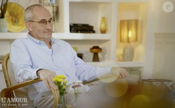 Avec Karine Le Marchand, ils ont même glissé sur un terrain plus coquin au cours de leur conversation...

Gilles, nouvel agriculteur de L'amour est dans le pré. M6