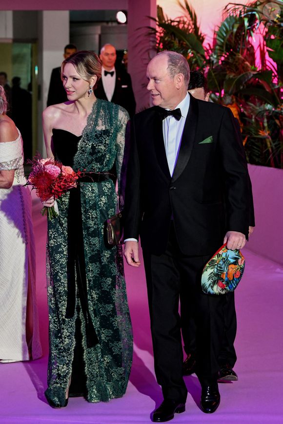 La princesse Charlene de Monaco et le prince Albert II de Monaco  durant la 69ème édition du Bal de la Rose dans la Salle des Étoiles du Sporting Monte-Carlo à Monaco, le 29 mars 2025. © Bruno Bebert / Pool Monaco / Bestimage