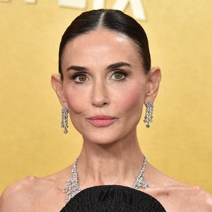 Ses proches, dont Demi Moore, restent très présents pour l’accompagner au quotidien.

Demi Moore - Photocall de la 32ème cérémonie des Actor Awards au Shrine Auditorium à Los Angeles le 2 mars 2026.
Broadimage / Bestimage
