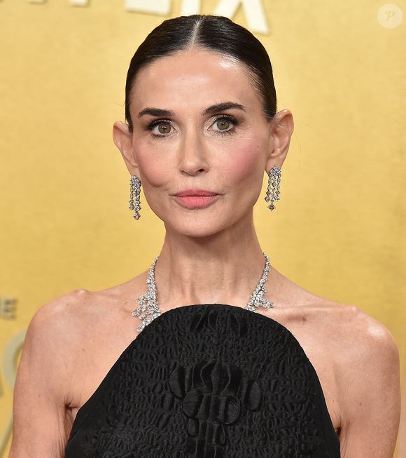 Ses proches, dont Demi Moore, restent très présents pour l’accompagner au quotidien.

Demi Moore - Photocall de la 32ème cérémonie des Actor Awards au Shrine Auditorium à Los Angeles le 2 mars 2026.
Broadimage / Bestimage