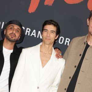 Mehdi Idir (réalisateur), Tahar Rahim et Grand Corps Malade ( GCM, Fabien Marsaud) lors de l'avant-première du film "Monsieur Aznavour"  au cinéma Le Grand Rex à Paris le 22 octobre 2024.

© Coadic Guirec / Bestimage