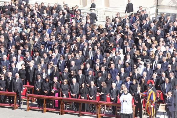 Prince William; Olaf Scholz; Rania of Jordan; Abdullah II of Jordan; Ignazio La Russa; Giorgia Meloni; Laura Mattarella; Sergio Mattarella;Javier Milei - Les dirigeants et les têtes couronnées, venus du monde entier, assistent aux funérailles du pape François sur la place Saint-Pierre au Vatican à Rome, le 26 avril 2025.