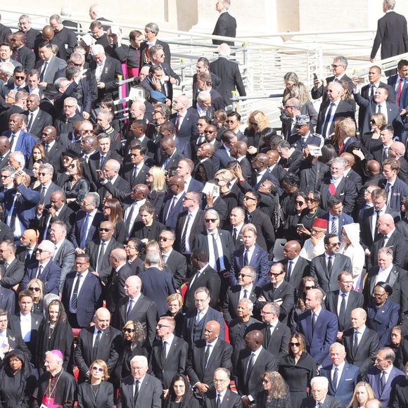 Prince William; Olaf Scholz; Rania of Jordan; Abdullah II of Jordan; Ignazio La Russa; Giorgia Meloni; Laura Mattarella; Sergio Mattarella;Javier Milei - Les dirigeants et les têtes couronnées, venus du monde entier, assistent aux funérailles du pape François sur la place Saint-Pierre au Vatican à Rome, le 26 avril 2025.