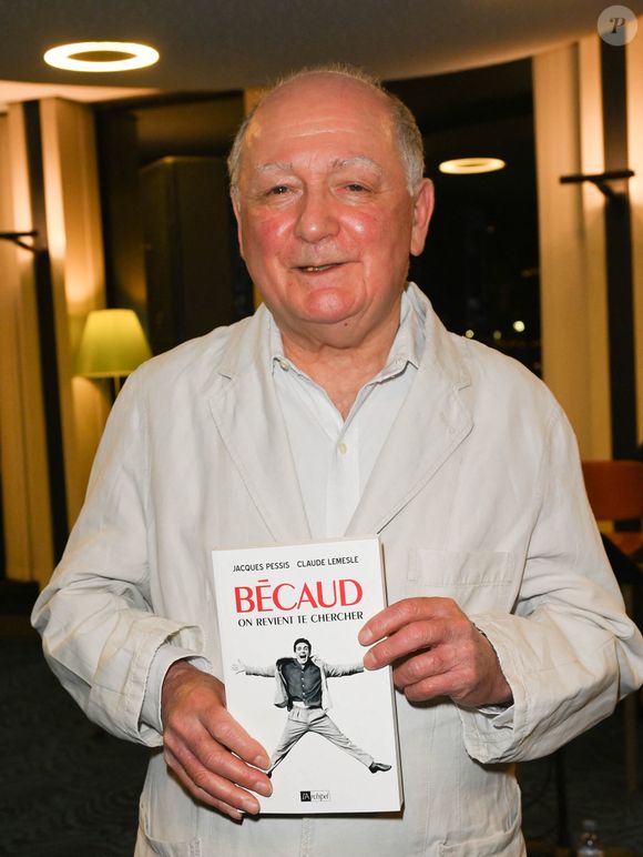 Exclusif - Claude Lemesle - Dédicace du livre "Bécaud Je reviens te chercher" de C. Lemesle et J.Pessis à la Sacem à Paris le 14 décembre 2021. 

© Coadic Guirec/Bestimage