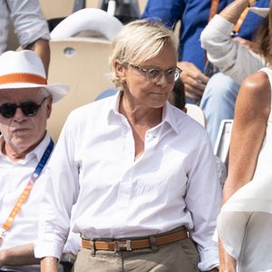 Muriel Robin en tribunes lors de la finale messieurs des Internationaux de France de Tennis de Roland Garros 2025 (jour 15), à Paris, France, le 8 juin 2025. © Cyril Moreau/Bestimage