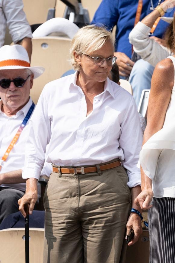 Muriel Robin en tribunes lors de la finale messieurs des Internationaux de France de Tennis de Roland Garros 2025 (jour 15), à Paris, France, le 8 juin 2025. © Cyril Moreau/Bestimage