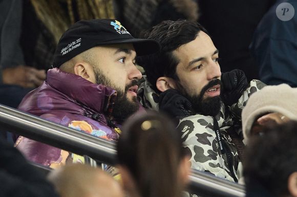 Bigflo et Oli - Célébrités dans les tribunes lors du match de Ligue 1 McDonald's opposant le Paris Saint-Germain (PSG) à l'Olympique de Marseille (OM) - (3-1) au Parc des Princes à Paris le 16 mars 2025. © Cyril Moreau/Bestimage
