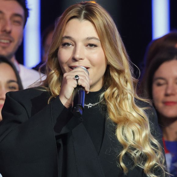 Santa a indiqué avoir appelé Vitaa et que la conversation a été "apaisée"

Santa - Les célébrités se mobilisent pour la 38ème édition du Téléthon dans les studios de France 2 à Paris © Coadic Guirec / Bestimage