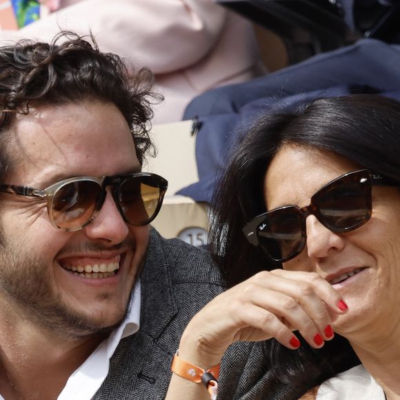 "Elle m'a donné un conseil extraordinaire en me poussant à faire de la radio" 

Florence Foresti et son compagnon Alexandre Kominek - People dans les tribunes lors des Internationaux de France de Tennis de Roland Garros 2022 à Paris le 29 mai 2022. © Cyril Moreau/Bestimage