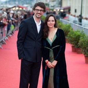 Hugo Gelin et Nelly Auteuil sur le tapis rouge de la cérémonie de clôture du 38e Festival du film de Cabourg, à Cabourg, en France, le 15 mai 2024. Photo : Aurore Marechal/ABACAPRESS.COM