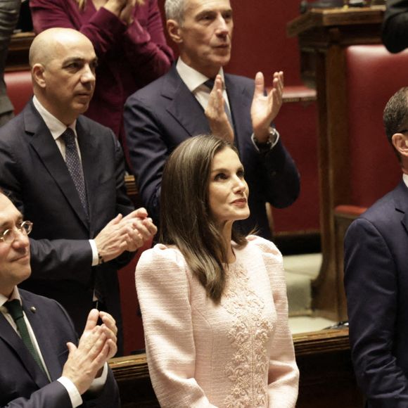 Le ministre des Affaires étrangères, de l'Union européenne et de la Coopération, José Manuel Albares, (g) et la reine Letizia (c) pendant le discours du roi Felipe VI, lors de la session conjointe de la Chambre des députés et du Sénat de la République italienne, au siège du Sénat de la République, la Chambre haute du Parlement italien, le 11 décembre 2024, à Rome, Italie. Photo by Casa de S.M. el Rey/Europa Press/ABACAPRESS.COM