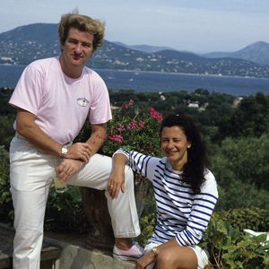 Diffusion ce mercredi sur France 2 du téléfilm Un père idéal avec Eddy Mitchell.

Archives - En France, à Saint-Tropez, Eddy MITCHELL et sa femme Muriel, posant dans leur villa ' Le clos des moines". Jean Lenoir via Bestimage