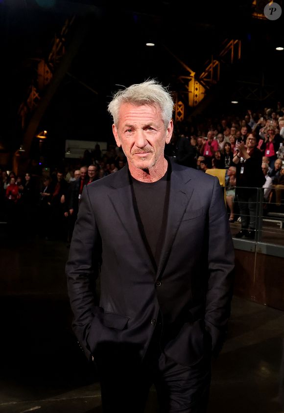 Sean Penn - Cérémonie d'ouverture du 17ème Festival Lumière à la Halle Tony Garnier à Lyon, le 11 octobre 2025. © Dominique Jacovides / Bestimage