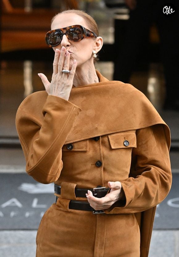 Au lendemain de son ultime représentation, samedi 17 octobre, la chanteuse a publié une vidéo accompagnée d'une légende dans laquelle elle revient sur ces retrouvailles avec le public parisien. 

Céline Dion aperçue à la sortie de l’hôtel Royal Monceau, en direction de la Plenitude Arena, pour son avant-dernière date de sa série de concert dans la capitale française, à Paris, France, le 16 octobre 2026. © Christian Liewig/Bestimage