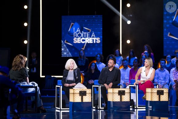 Exclusif - Lorie (Laure Pester), Kamel Ouali, Michèle Torr et Faustine Bollaert lors de l'enregistrement de l'émission "La Boîte à secrets", présentée par F.Bollaert et diffusée le 3 octobre 2025 sur France 3, dans les studios du Lendit à Saint-Denis, Seine Saint-Denis, France, le 9 septembre 2025. © Pierre Perusseau/Bestimage