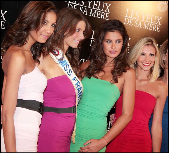 Chloé Mortaud, Laury Thilleman, Malika Ménard, Alexandra Rosenfeld à l'avant-première du film "Les yeux de sa mère" à Paris

© DOMINIQUE JACOVIDES / BESTIMAGE