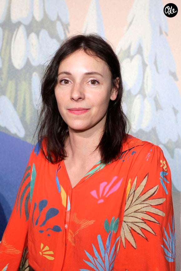 Fille de Renaud, l’autrice et dessinatrice partage notamment sa passion pour le dessin, les livres et les bandes dessinées. 

Lolita Sechan ( Fille du chanteur Renaud Sechan ) Festival du livre de Paris 2024 - Festival du livre de Paris 2024 le 13 avril 2024.
© Cedric Perrin / Bestimage