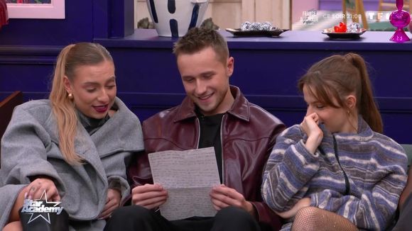 Star Academy 2025 : "Enfin le couple est révélé !", la lettre de départ de Léane pour Théo L fait réagir les élèves