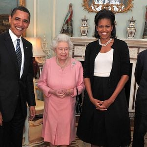 Photo d'archive datée du 1/4/2009 du président américain Barack Obama et de son épouse, Michelle, s'entretenant avec la reine Elizabeth II et le duc d'Édimbourg au palais de Buckingham à Londres. Date d'émission : Vendredi 9 septembre 2022. ... Décès de la reine Élisabeth II ... 08-09-2022 ... Londres ... UK ... Le crédit photo doit être lu comme suit : John Stillwell/PA Wire. Numéro de référence unique : 68712747 ... Voir l'article de PA ROYAL QueenPresidents. Le crédit photo doit être lu comme suit : John Stillwell/PA Wire : John Stillwell/PA Wire