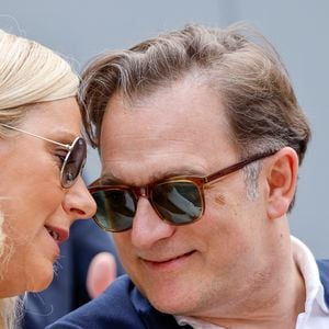 Renaud Capuçon et sa femme Laurence Ferrari en tribunes lors de la finale messieurs des Internationaux de France de Tennis de Roland Garros 2025 (jour 15), à Paris, France, le 8 juin 2025. © Cyril Moreau/Bestimage