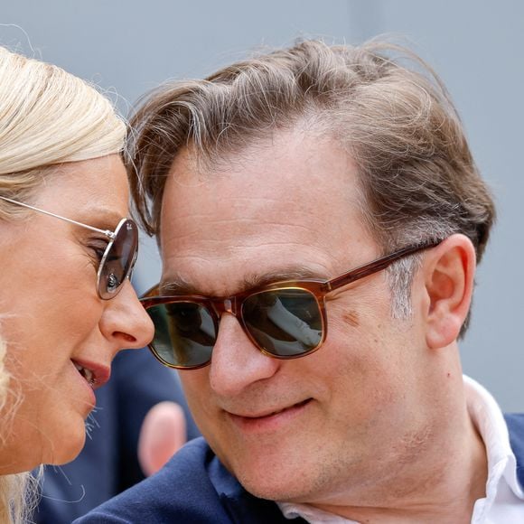 Renaud Capuçon et sa femme Laurence Ferrari en tribunes lors de la finale messieurs des Internationaux de France de Tennis de Roland Garros 2025 (jour 15), à Paris, France, le 8 juin 2025. © Cyril Moreau/Bestimage