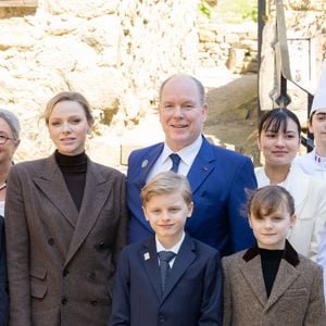 Le prince Albert II de Monaco, La princesse Charlène de Monaco, La princesse Gabriella de Monaco, comtesse de Carladès, Le prince Jacques de Monaco, marquis des Baux lors d'une visite au Fort la Latte, Château de La Roche Goyon à Plévenon le 9 avril 2025. Le donjon fut érigé vers 1350 par Etienne III de Goyon, seigneur de Matignon

© Olivier Huitel / Pool / Bestimage