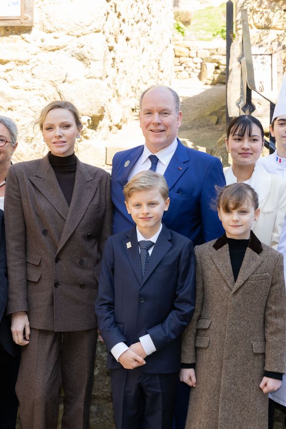 Le prince Albert II de Monaco, La princesse Charlène de Monaco, La princesse Gabriella de Monaco, comtesse de Carladès, Le prince Jacques de Monaco, marquis des Baux lors d'une visite au Fort la Latte, Château de La Roche Goyon à Plévenon le 9 avril 2025. Le donjon fut érigé vers 1350 par Etienne III de Goyon, seigneur de Matignon

© Olivier Huitel / Pool / Bestimage